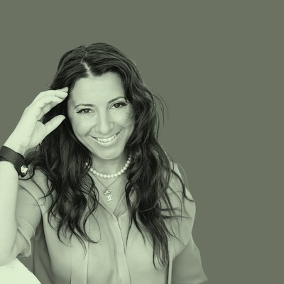 Ozlem Comer